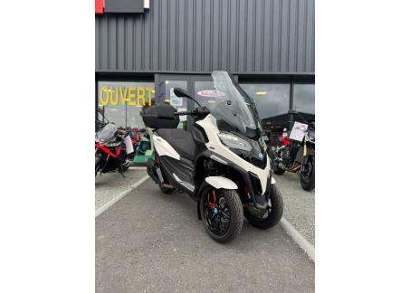 PIAGGIO MP3 400 HPE SPORT ABS ASR Blanc Luna
